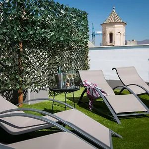holidays2malaga-suites.es-andalucia.com/